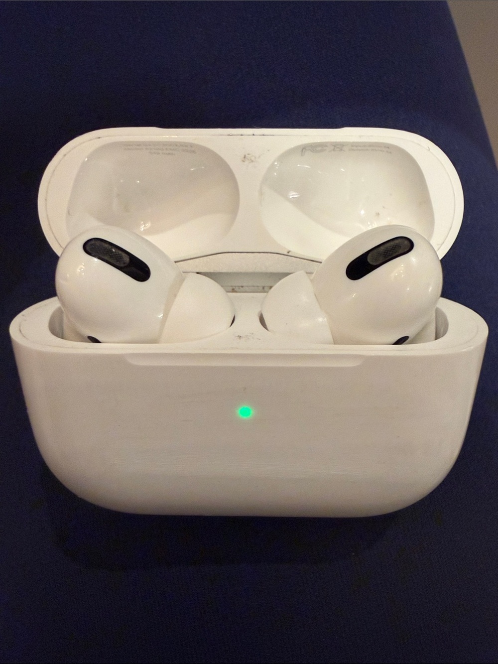 Apple AirPods Pro 1 with MagSafe Charging Case